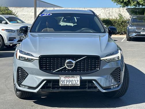 2023 Volvo XC60 B5 AWD Plus Dark Theme