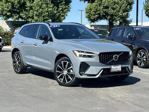 2023 Volvo XC60 B5 AWD Plus Dark Theme