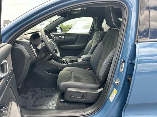2023 Volvo C40 Recharge Pure Electric Twin eAWD Ultimate