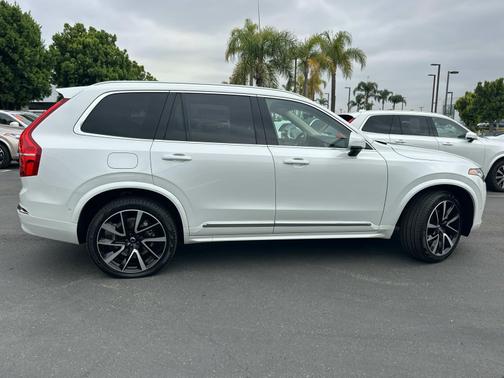 2025 Volvo XC90 B6 AWD Plus 6-Seater