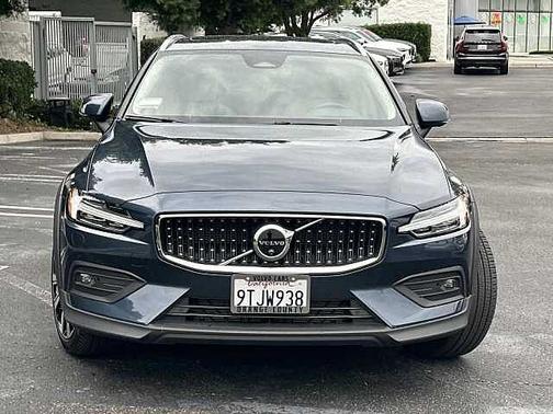 2025 Volvo V60 Cross Country Ultra