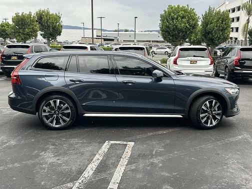 2025 Volvo V60 Cross Country Ultra
