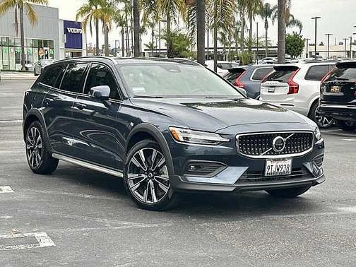 2025 Volvo V60 Cross Country Ultra