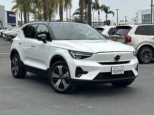 2023 Volvo XC40 Core