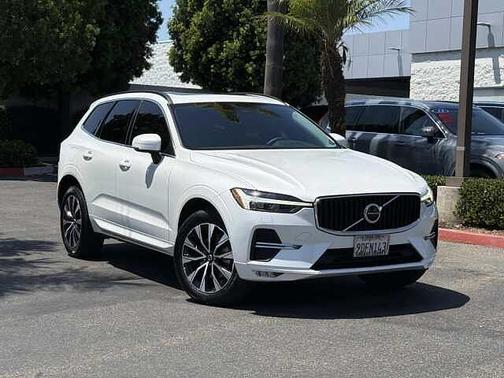 Crystal White Metallic 2023 Volvo XC60 B5 FWD Core