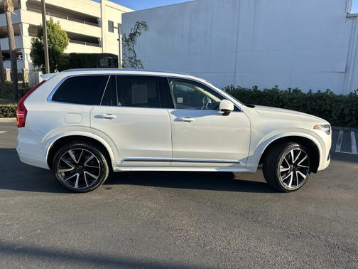 2025 Volvo XC90 B6 AWD Plus 7-Seater