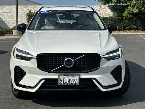 2025 Volvo XC60 Plug-In Hybrid T8 AWD Plus