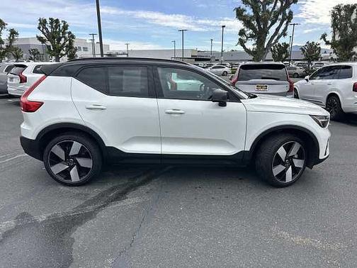 2024 Volvo XC40 Ultimate