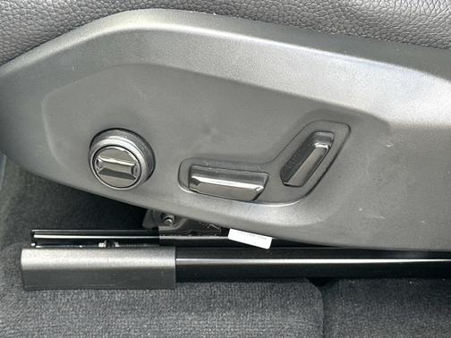 2025 Volvo XC60 B5 AWD Plus