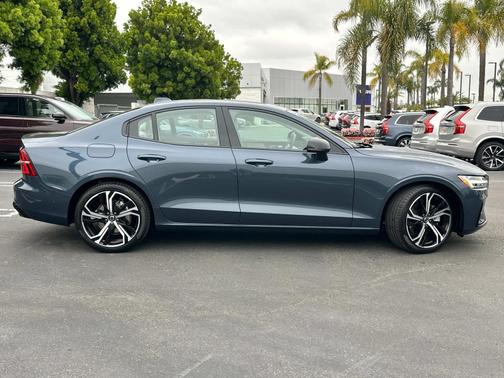 2025 Volvo S60 B5 FWD Plus