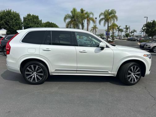 2025 Volvo XC90 B5 AWD Core 7-Seater