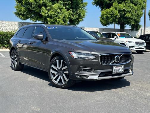 2023 Volvo V90 Cross Country B6 AWD Plus