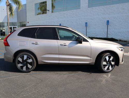 2025 Volvo XC60 Plug-In Hybrid T8 Plus