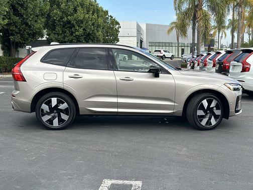 2025 Volvo XC60 Plug-In Hybrid T8 AWD Plus