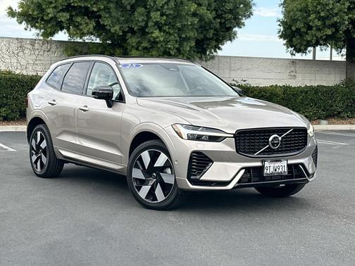 2025 Volvo XC60 Plug-In Hybrid T8 AWD Plus