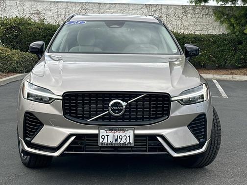 2025 Volvo XC60 Plug-In Hybrid T8 AWD Plus