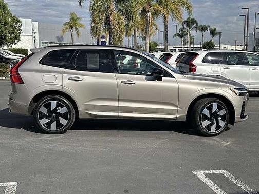 2025 Volvo XC60 Plus