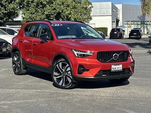 2024 Volvo XC40 Plus