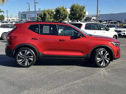 2024 Volvo XC40 Plus