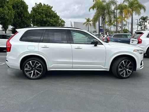 2023 Volvo XC90 Plus