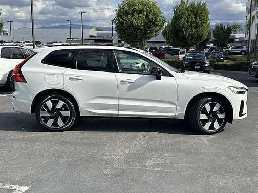 2025 Volvo XC60 Plus
