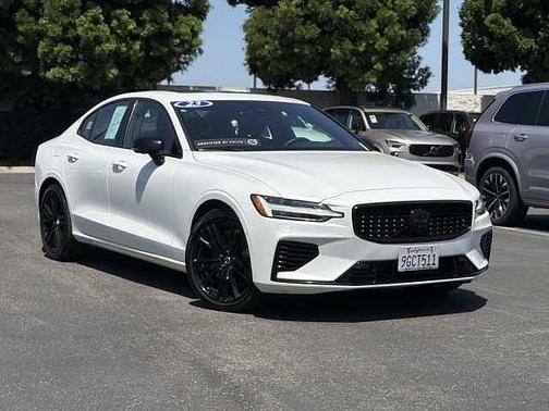 Crystal White 2023 Volvo S60 Plus