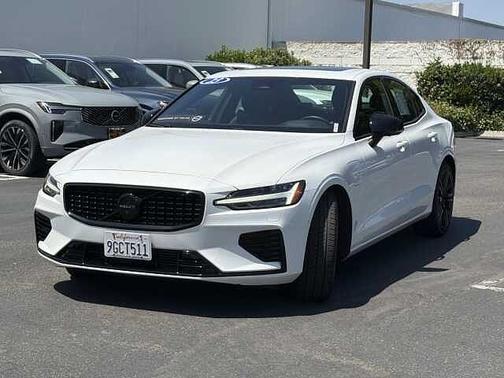 Crystal White 2023 Volvo S60 Plus