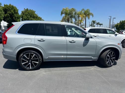2025 Volvo XC90 B6 AWD Plus 7-Seater