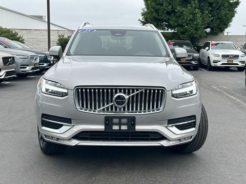 2025 Volvo XC90 B5 AWD Core 7-Seater