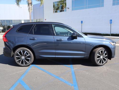 2024 Volvo XC60 B5 Plus Dark Theme