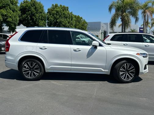 2022 Volvo XC90 T6 AWD Momentum 7P