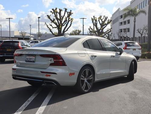Photo 3 of 43 of 2019 Volvo S60 Hybrid T8 Inscription