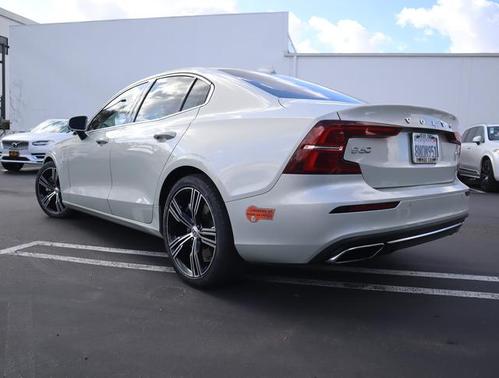Photo 5 of 43 of 2019 Volvo S60 Hybrid T8 Inscription