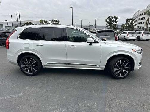 2023 Volvo XC90 Plus