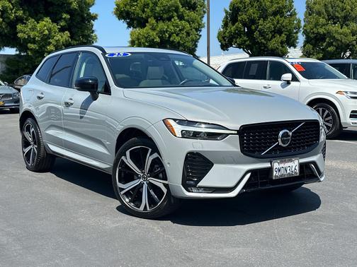 2025 Volvo XC60 B5 AWD Ultra