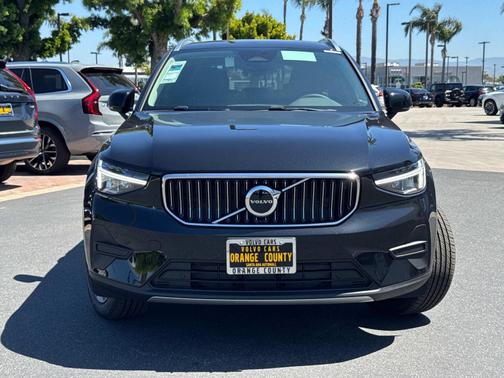 2025 Volvo XC40 B5 Core