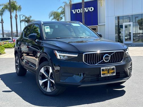 2025 Volvo XC40 B5 Core