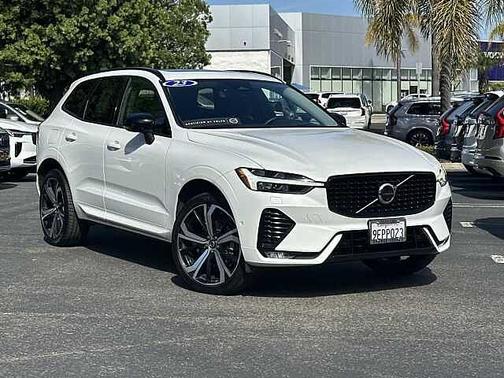 2023 Volvo XC60 B5 AWD Ultimate Dark Theme