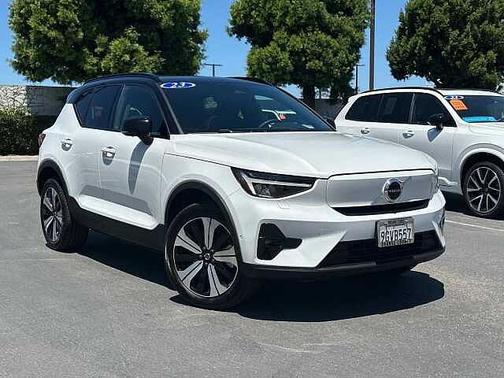 2023 Volvo XC40 Plus