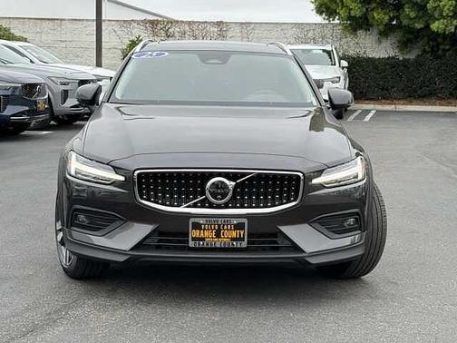 Platinum Grey 2025 Volvo V60 Cross Country Plus