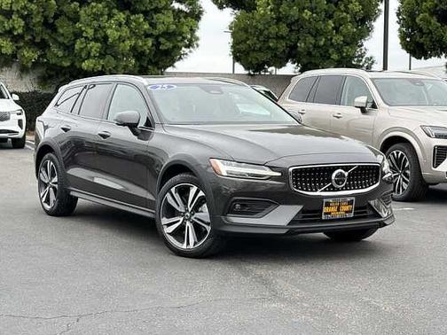 Platinum Grey 2025 Volvo V60 Cross Country Plus
