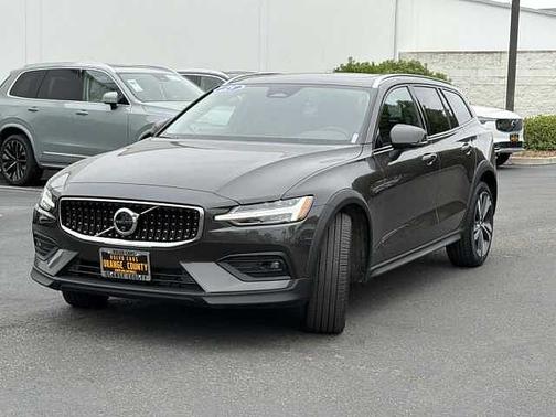 Platinum Grey 2025 Volvo V60 Cross Country Plus
