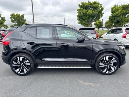 2024 Volvo XC40 Ultimate