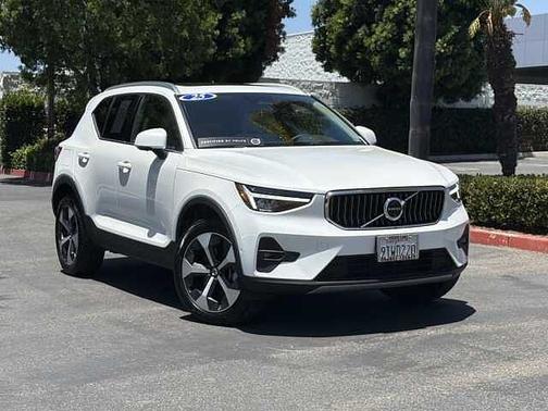 Crystal White 2025 Volvo XC40 Plus