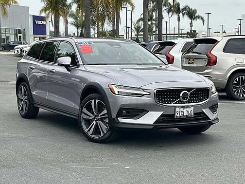 2026 Volvo V60 Cross Country Plus