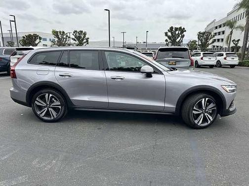 2026 Volvo V60 Cross Country Plus