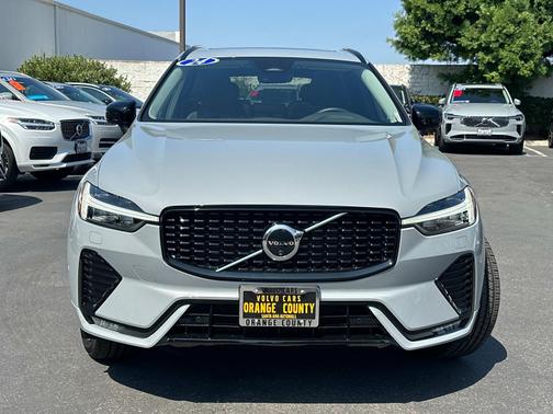 2024 Volvo XC60 B5 AWD Plus Dark Theme
