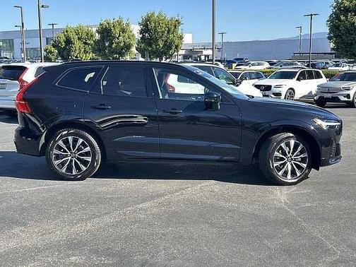 2025 Volvo XC60 Plus