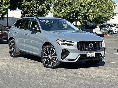 2023 Volvo XC60 B5 FWD Ultimate Dark Theme