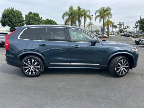 2025 Volvo XC90 B6 AWD Plus 7-Seater